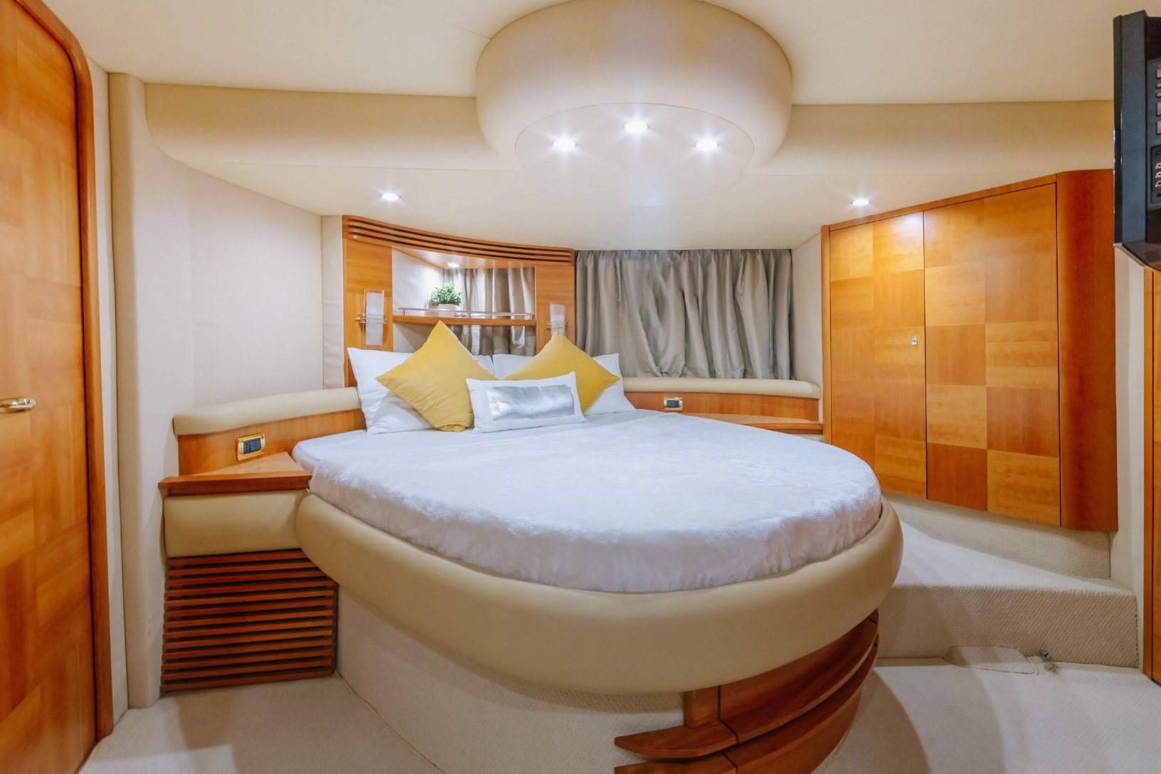 Photo 3 of Azimut White Pearl