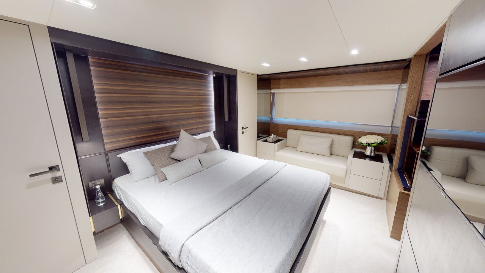 Photo 4 of Ferretti 67 ft