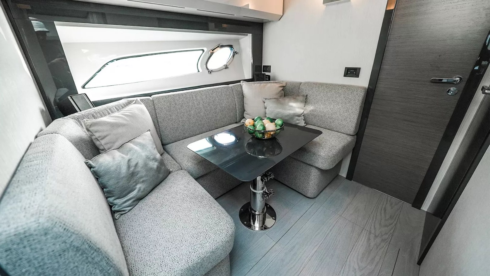 Photo 4 of Pershing 5X Shark Grey