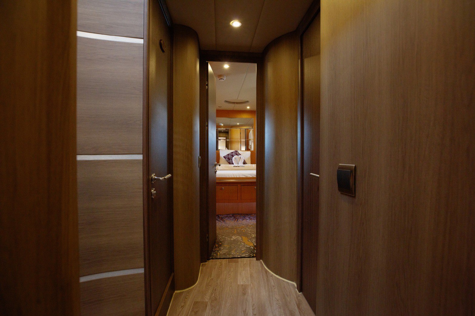 Photo 3 of Numarine Veronika