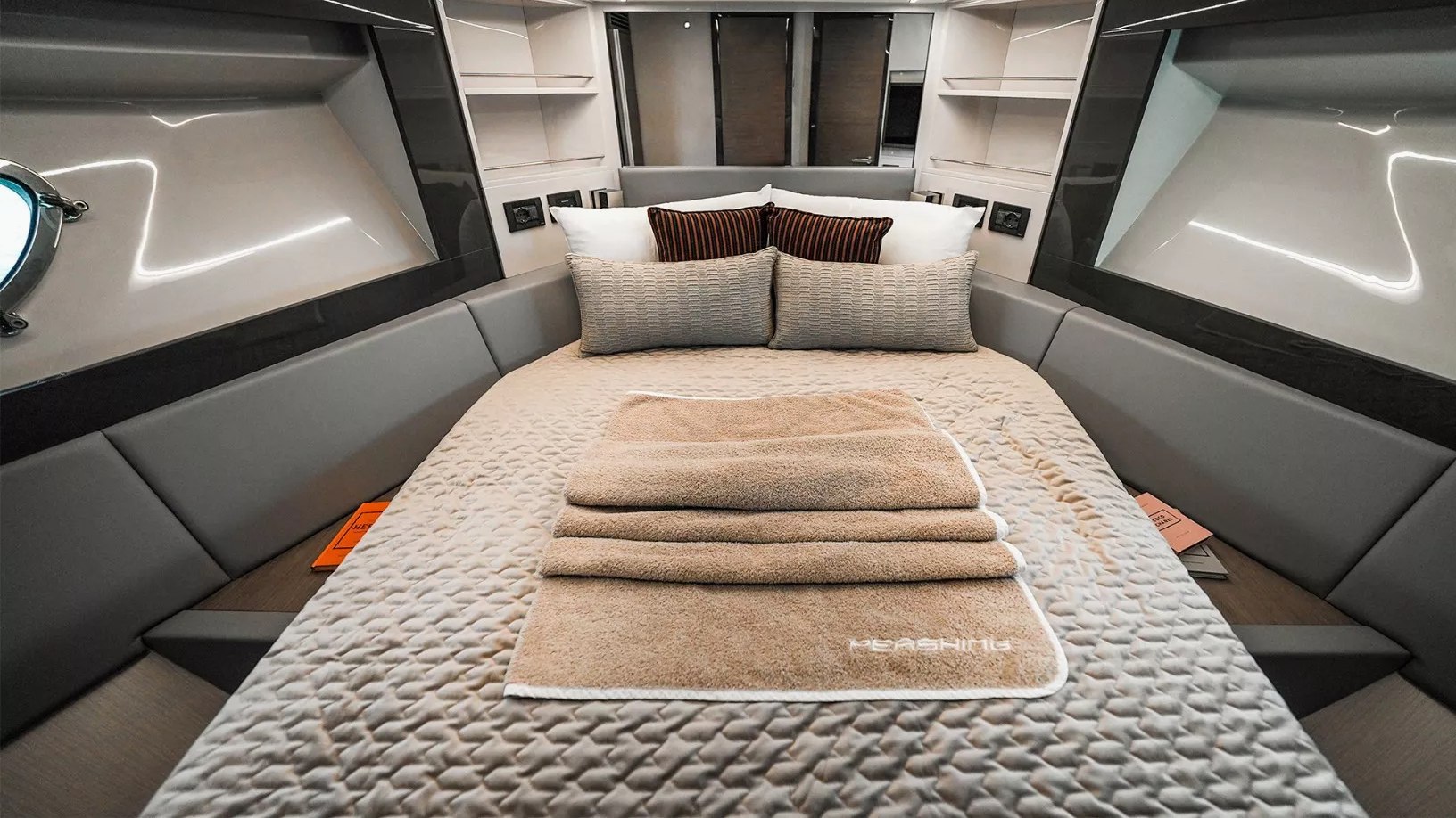 Photo 11 of Pershing 5X Shark Grey